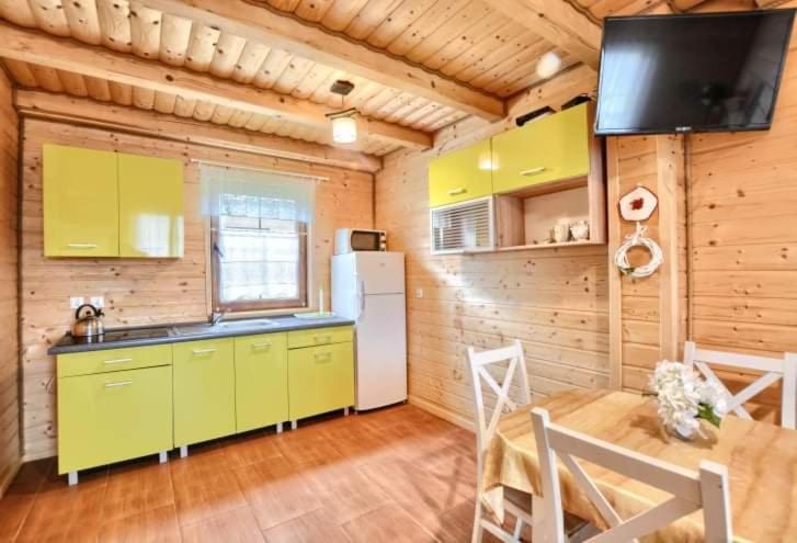 Domki Caloroczne Domkowstwo Bobrka Luaran gambar